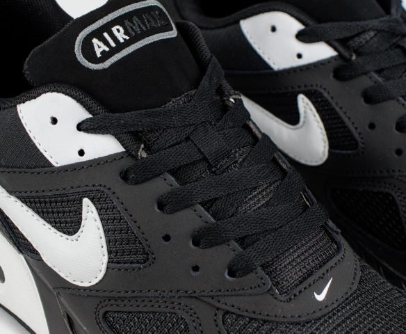 Nike air max ivo black and white hotsell